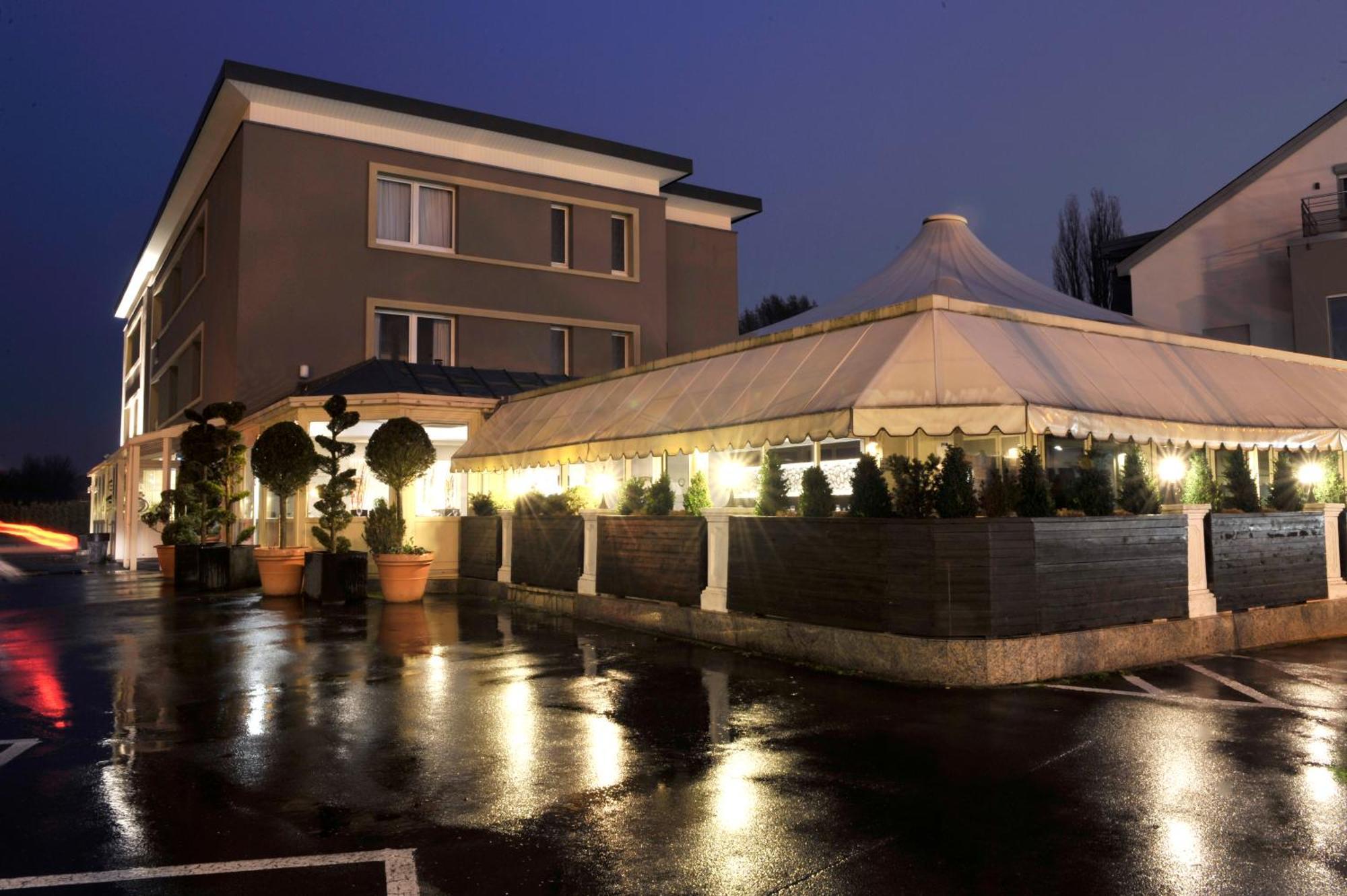 Bivius Hotel Restaurant Luxembourg Strassen Exterior photo